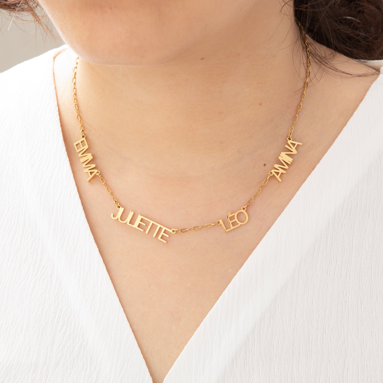 Collar Múltiples Nombres Letras Mayúsculas