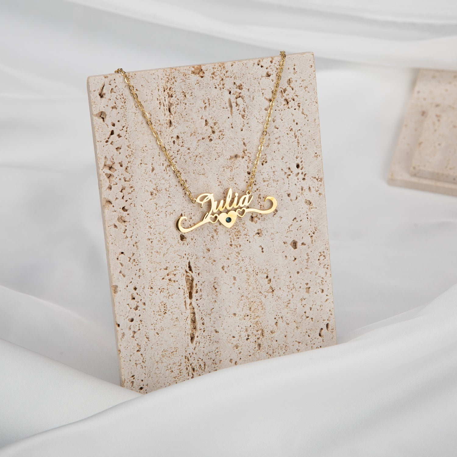 Collar Nombre con Corona de Corazones