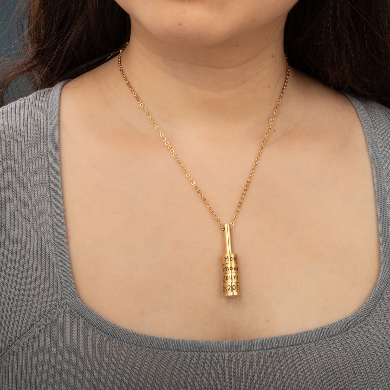 Collar Barra Redonda con Charms