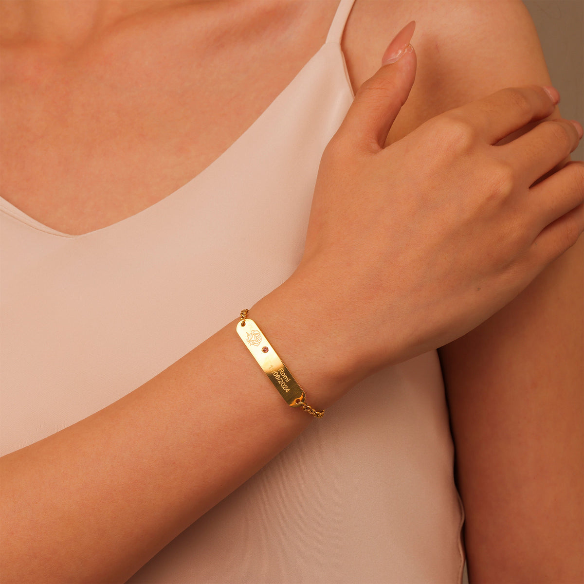 Pulsera ID Grabada con Flor y Piedra de Nacimiento