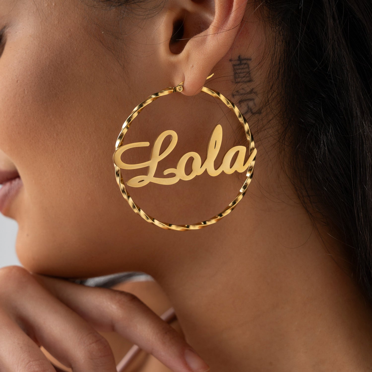 Pendientes Aro con Nombre Personalizado Diseño Retorcido