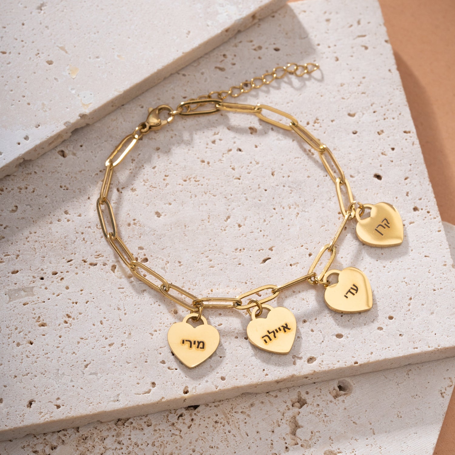 Pulsera Hebrea Múltiples Corazones Personalizada