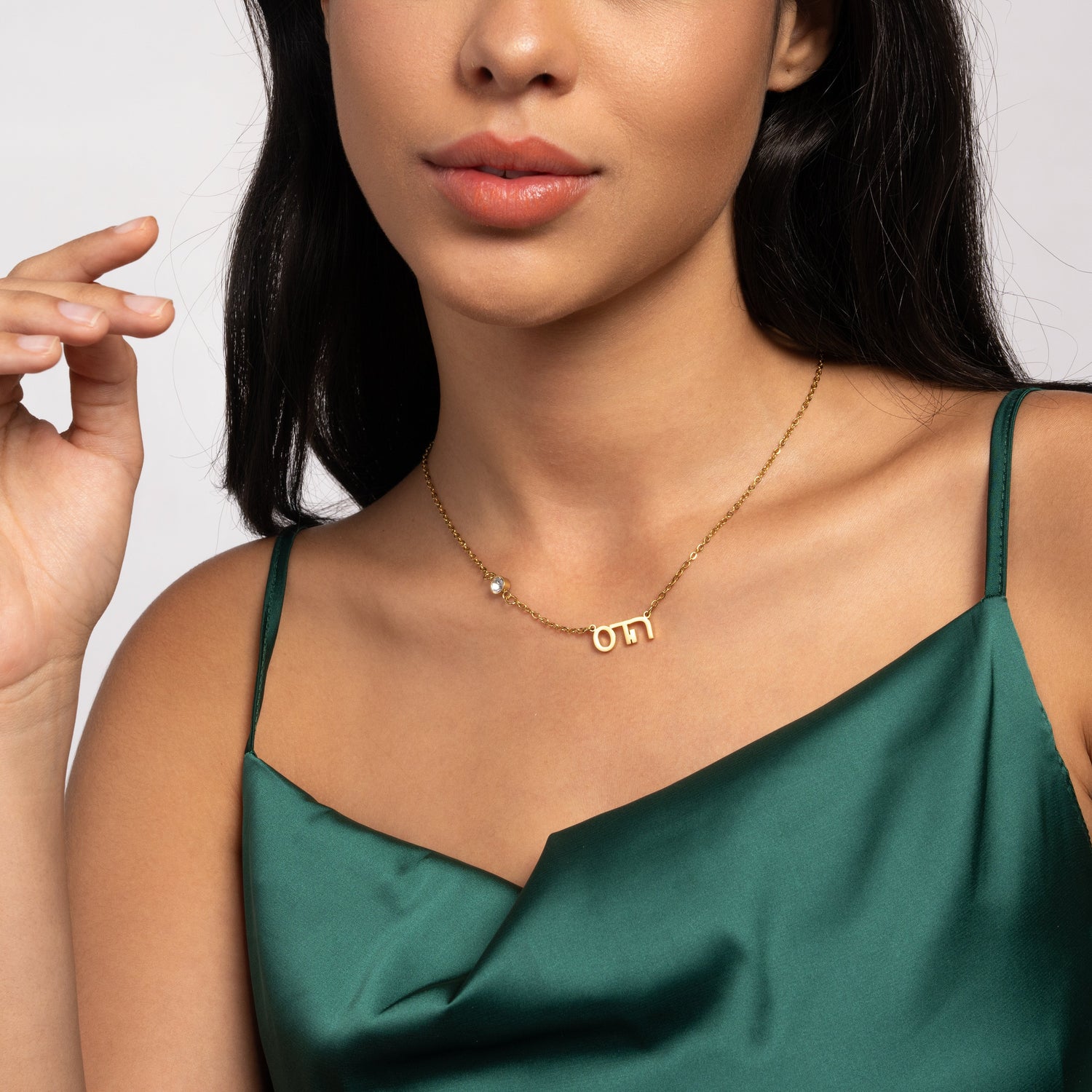 Collar Hebreo Nombre con Piedra Brillante