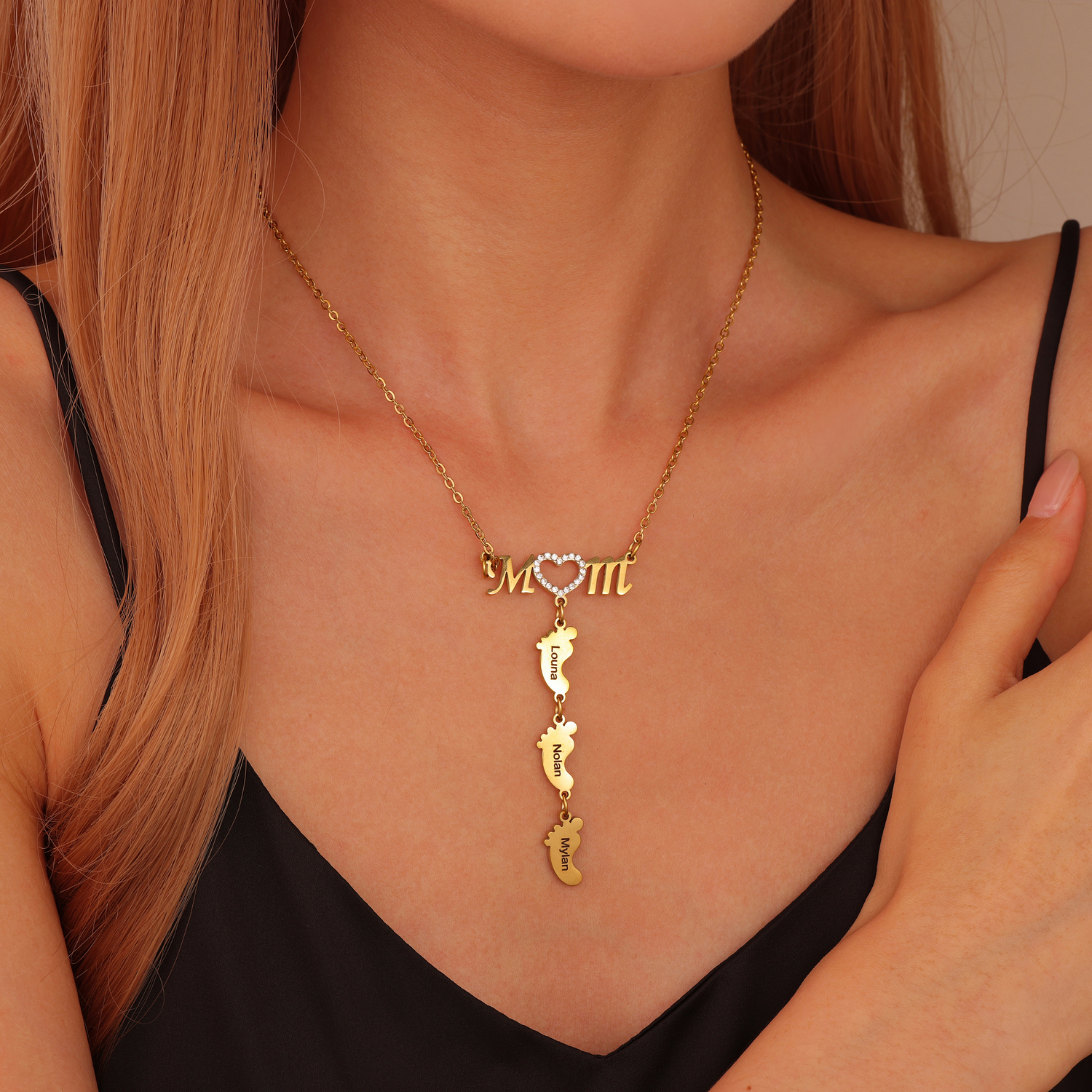 Collar Pies de Bebé Personalizado (1–3 Nombres)
